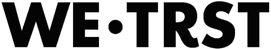 WE•TRST-Logo in Schwarz, das für die Identität der Marke in den Bereichen Mode, Lifestyle und gemeinschaftsorientierte Projekte steht.