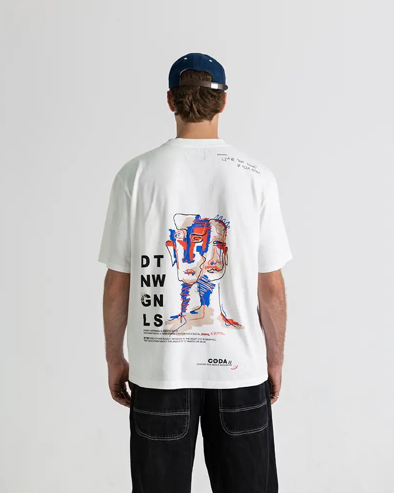 Rückansicht des WE•TRST Dangel Twins-Shirts mit illustrativer Grafik – kreatives Streetwear-Design.