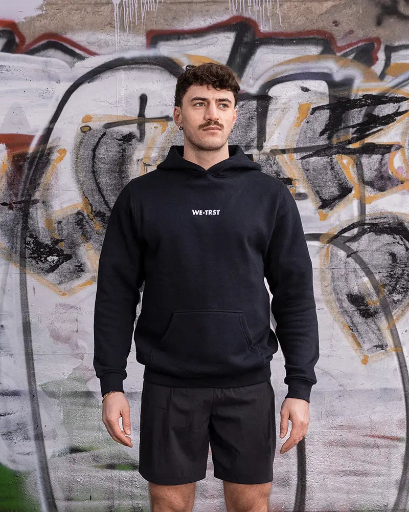 WE•TRST Hoodie Running Department – nachhaltige Streetwear für Sport und Alltag