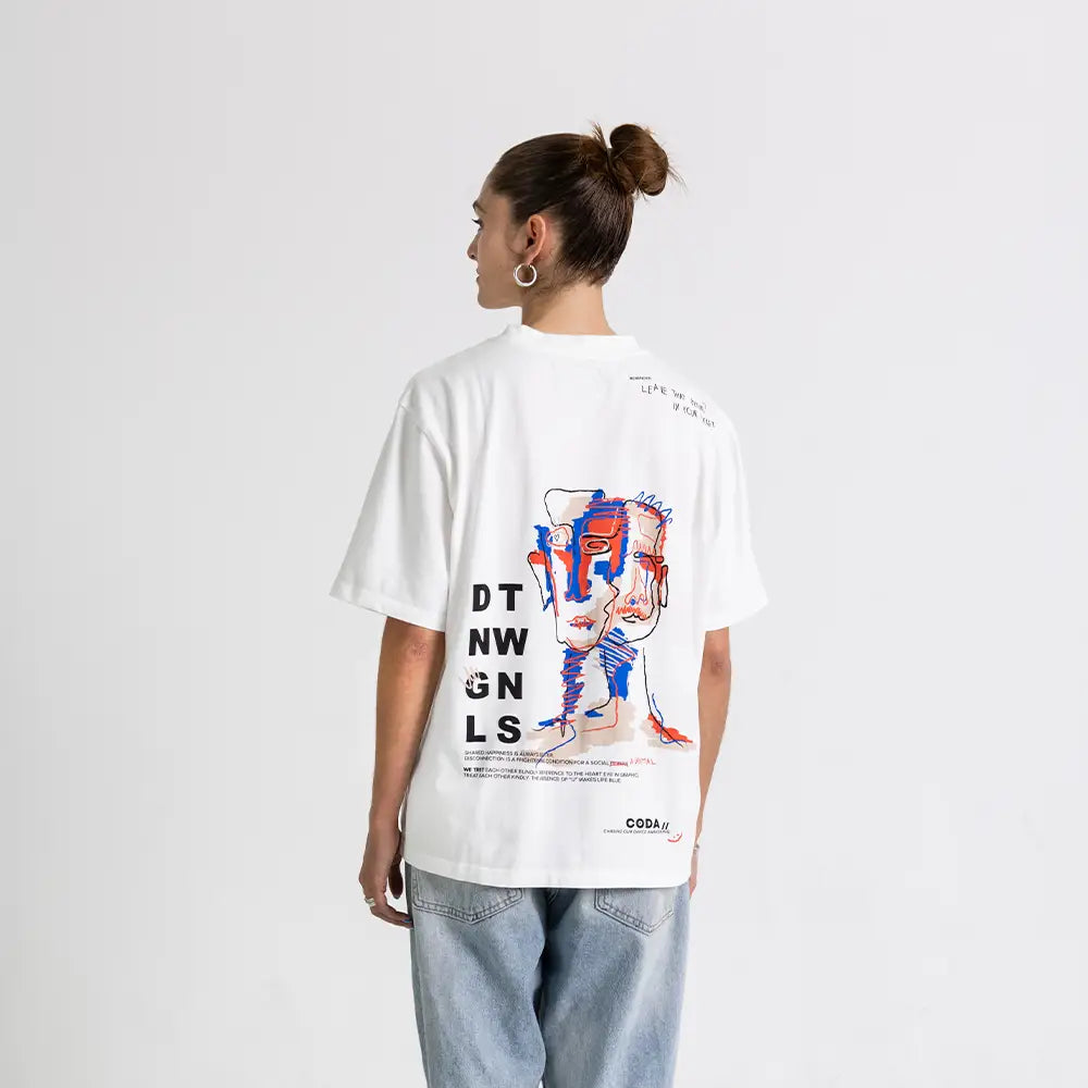 Rückansicht des Dangel Twins-Shirts mit künstlerischem Print und Schriftzug – WE•TRST x Dangel Twins Edition.